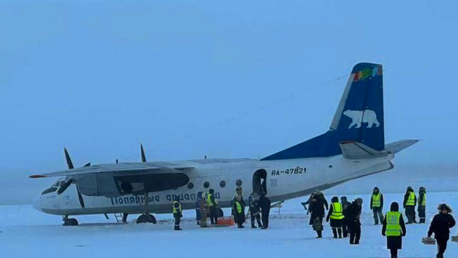 Soviet-Era Plane Carrying 30 People Mistakenly Lands on Frozen Russian River