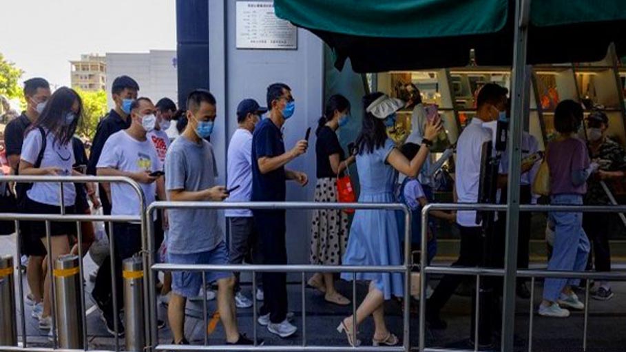 2,000 Tourists Stranded in Chinese City amid COVID Outbreak