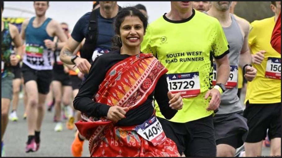 Madhusmita Jena Competes Marathon In The UK By Running In A Sambalpuri Saree