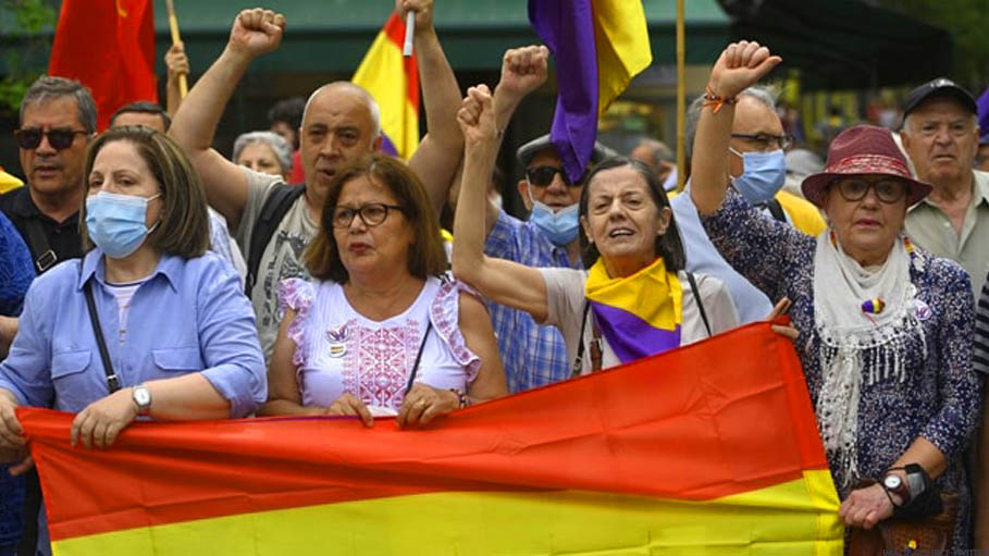 Madrid: Hundreds Protest Return of Spain's Former King Juan Carlos I
