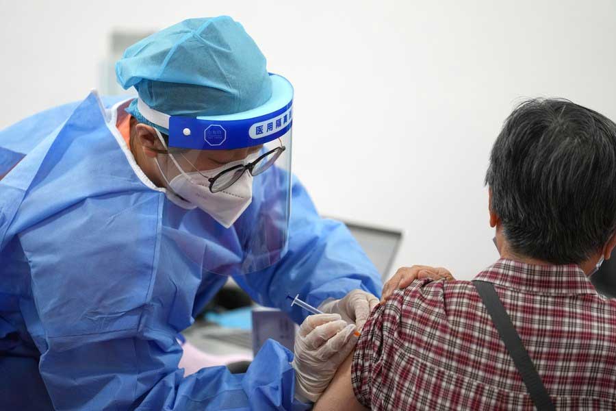 Chinese Cities Distribute Free Fever Drugs as Covid-19 Cases Rise