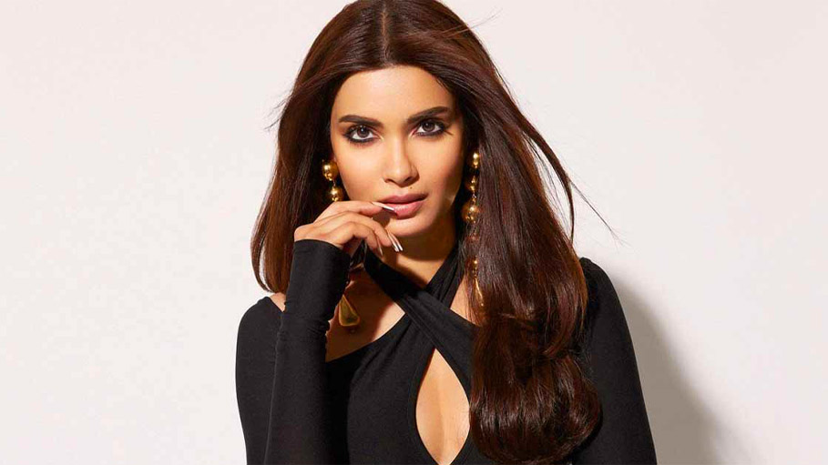 Diana Penty Is Making The Most of Her Time in The City of Love And Fashion ‘Paris’