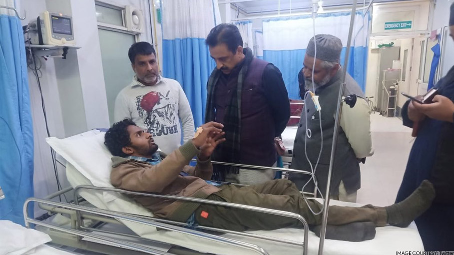 Jamia Milia Vice Chancellor Visits Injured Students in Delhi Hospital