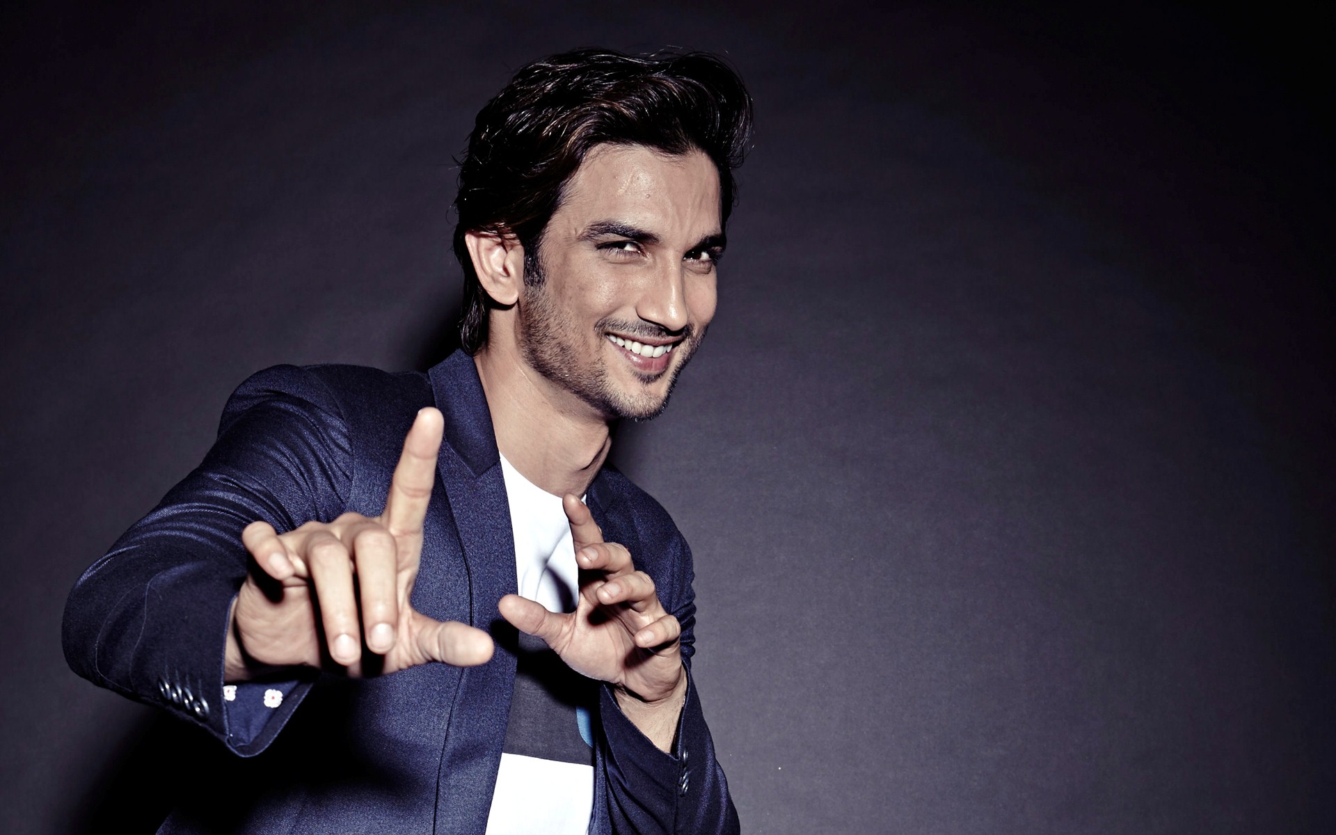 Dhoni Starrer Sushant Singh Rajput Found Hanging in Mumbai, Bandra Residence