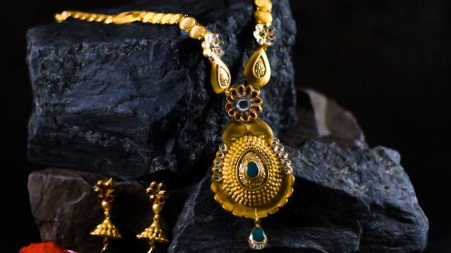 Sharpest Drop in Seven Years, Has Gold’s Bubble Just Burst?
