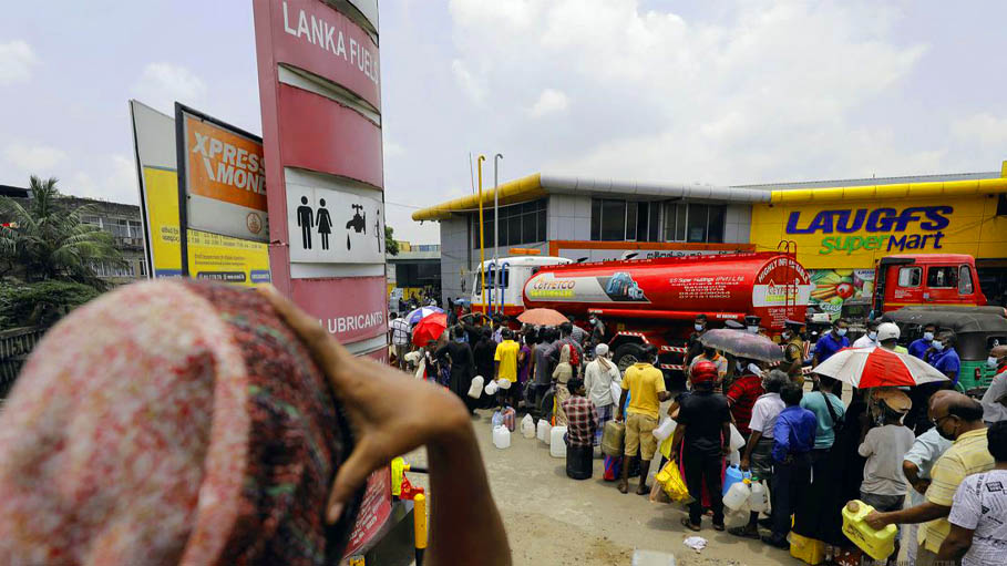 Crisis-Hit Sri Lanka Hikes Interest Rates as Protests Intensify