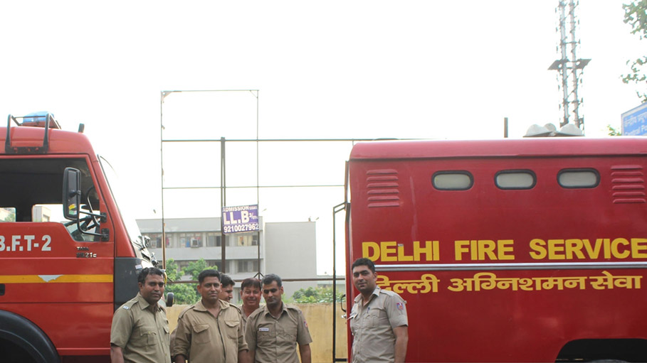 Delhi: Fire Department Gets Flooded with Multiple Calls of "Oil Rain" Hitting City