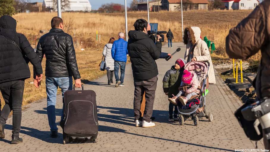 Thousands of Fleeing Ukrainians Start Arriving in Central European Countries