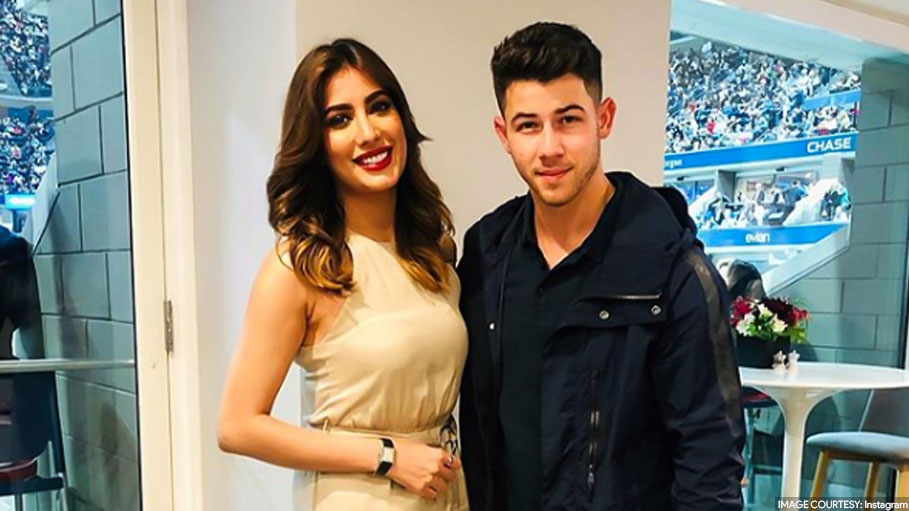 Priyanka Chopra’s Critic Mehwish Hayat Posts a Picture of Her with Nick Jonas