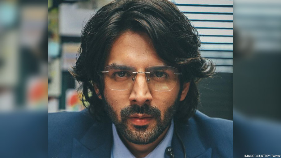 Actor Kartik Aryan Stuns Audiences with His New Look in Dhamaka