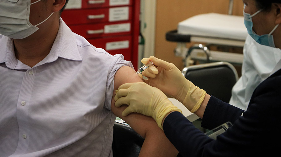 CEOs in Indian Companies Seek to Vaccinate Staff to Avert Lockdown