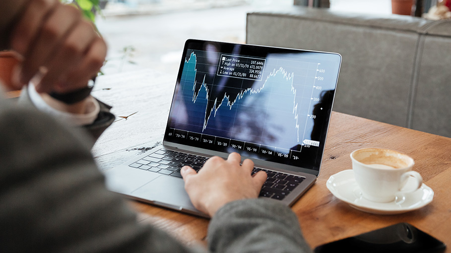 COVID-19 Effect: Asian Stocks Fall after US Decline, Oil Steadies