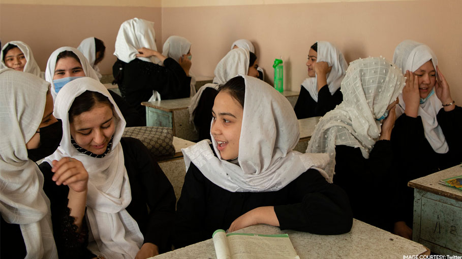 Afghan Girls Return to School as Taliban Ends Ban