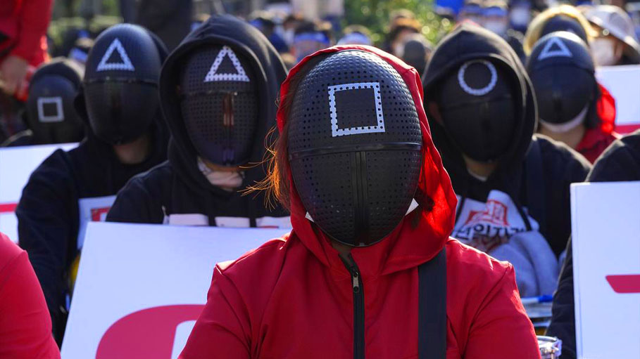 New York School District Banned "Squid Game" Halloween Costumes