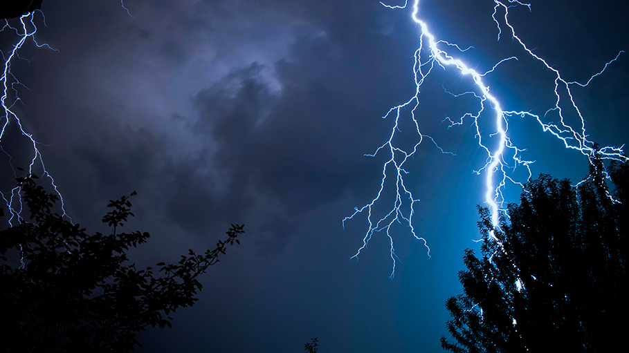 Tamil Nadu, Puducherry Likely to Witness Thunderstorm on Saturday