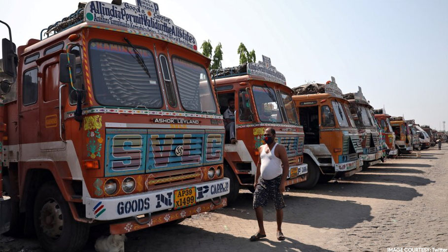 Centre Tells All Indian States to Allow Trucks Move Freely