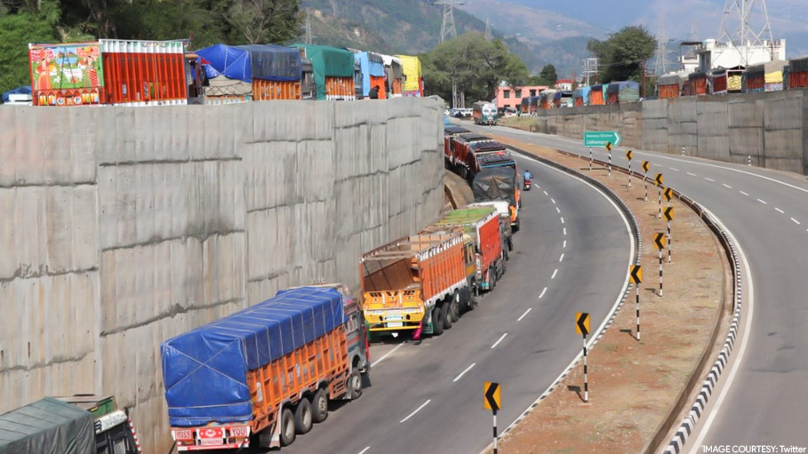 National Highway 44 Opens Both Way after Snowfall in Jammu Kashmir