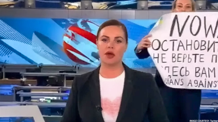 "Don't Believe Propaganda": Anti-War Protester Interrupts Russian News Show