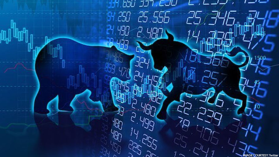 Nasdaq Caps Best Rally in 10 Years, Thanks to Apple, Microsoft