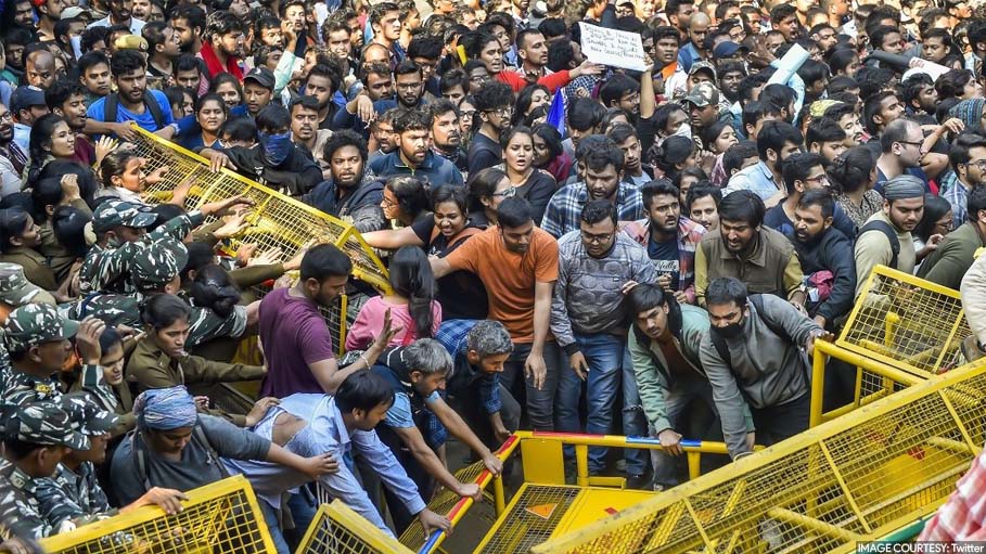 JNU Students Took to the Streets Demanding Rollback of the Recent Hostel Fee Hike