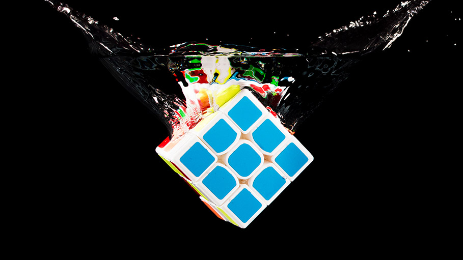 Chennai Man Attempts to Break the Guinness Book of World Record by Solving Most Rubik’s Cubes Under Water