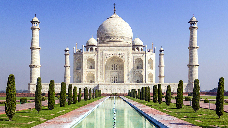 Posters Proclaiming the Taj Mahal Complex a 'No-Drone-Zone'