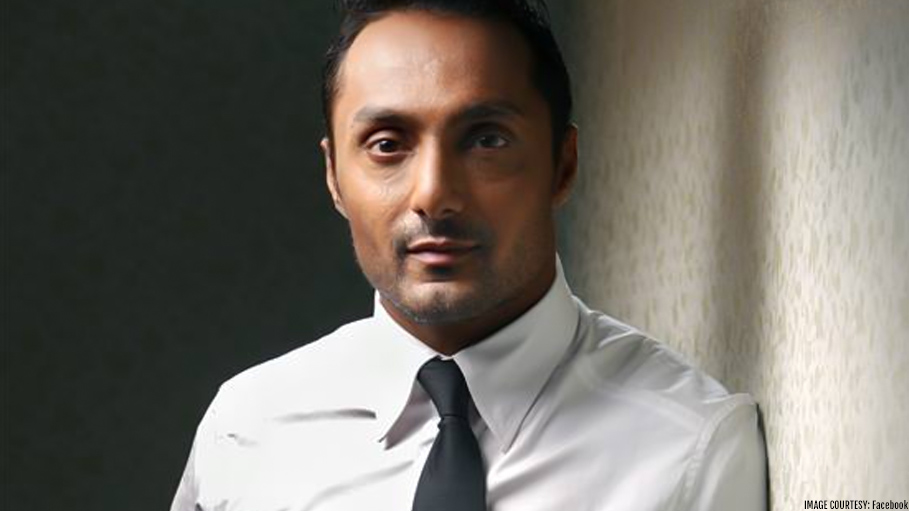 Rahul Bose Blown off by the Obnoxious Banana Bill at Chandigarh 5-Star