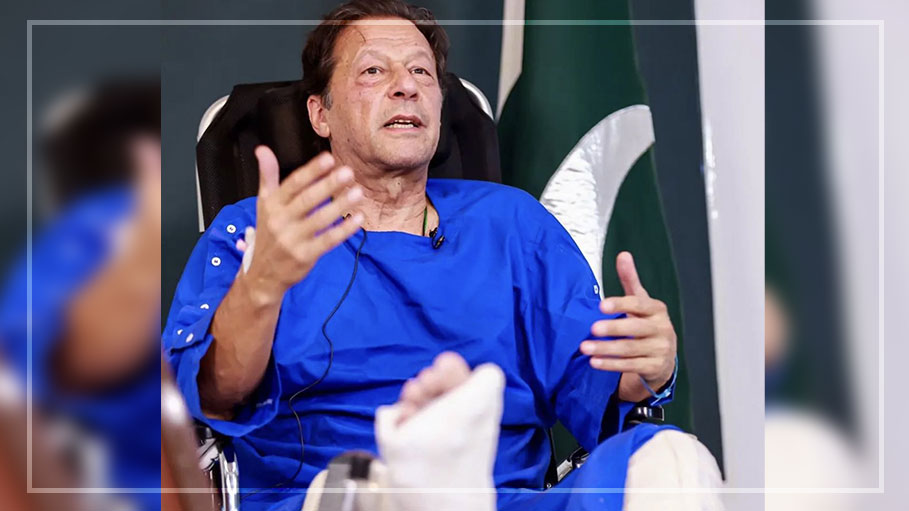 Imran Khan Leaves Hospital Three Days after Being Shot in Leg
