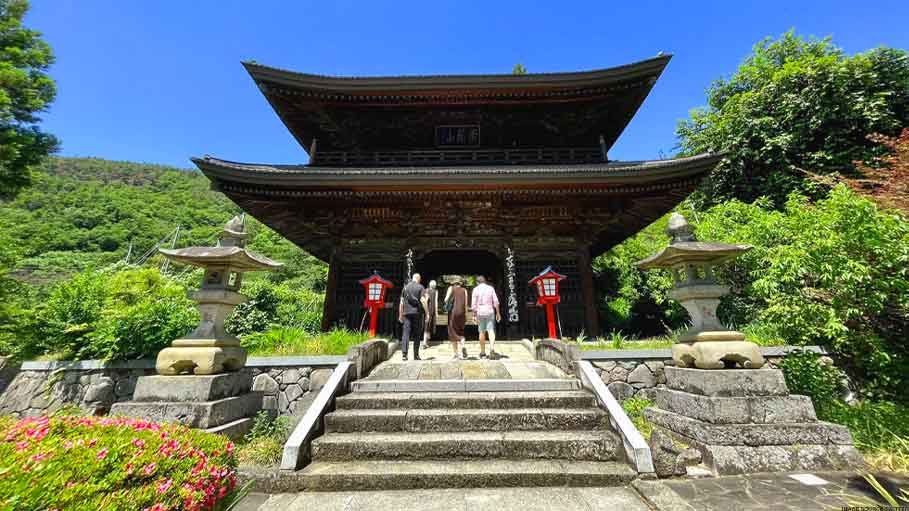 Why Wine is given as Offering in This Buddhist Temple: Japan