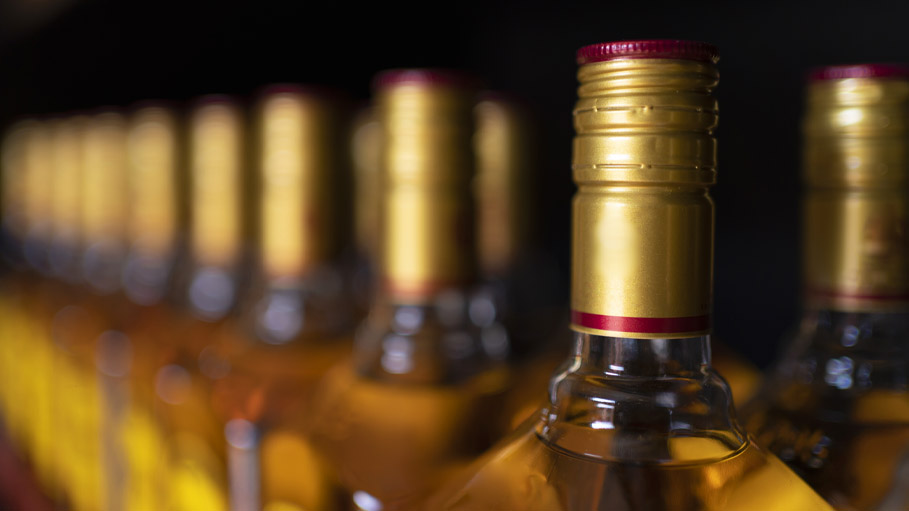 Delhi: A Man Scams People by Promising Home Delivery of Alcohol Via Google Ads