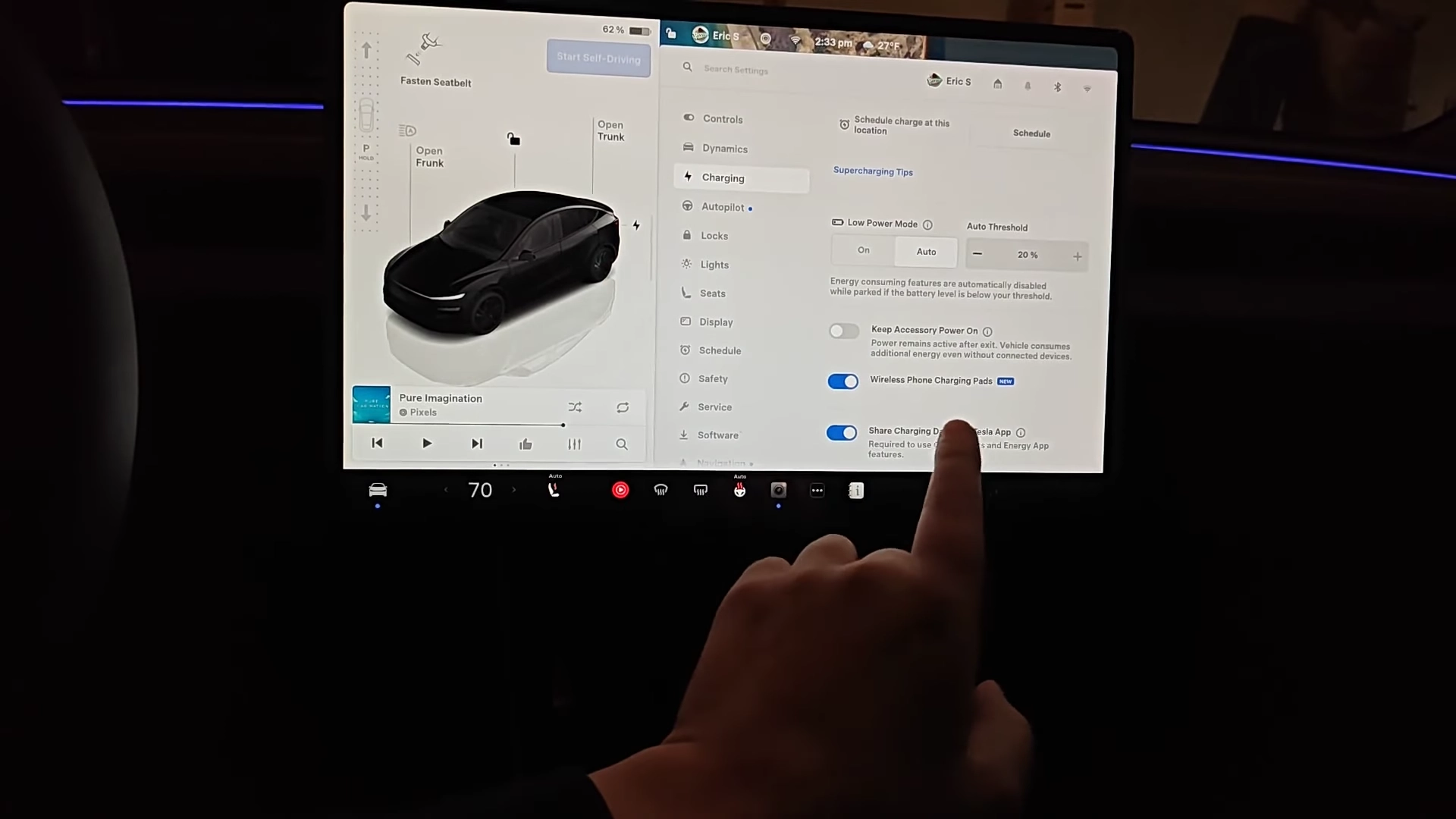 The specific toggle switch to disable the Wireless Phone Charging Pad located at the bottom of the Charging menu.