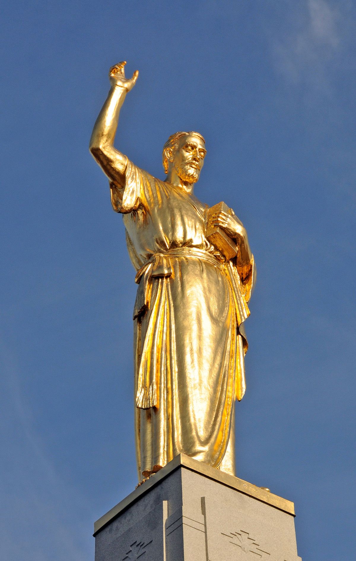 Moroni Scripture Figure Angel Moroni Statue on the Hill Cumorah | ScriptureCentral