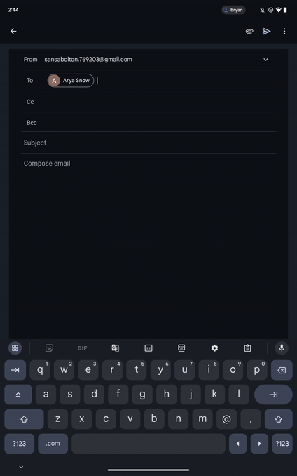 ลากและวางรายชื่อติดต่อในช่องผู้รับ เมื่อเขียนอีเมลบนอุปกรณ์ Android