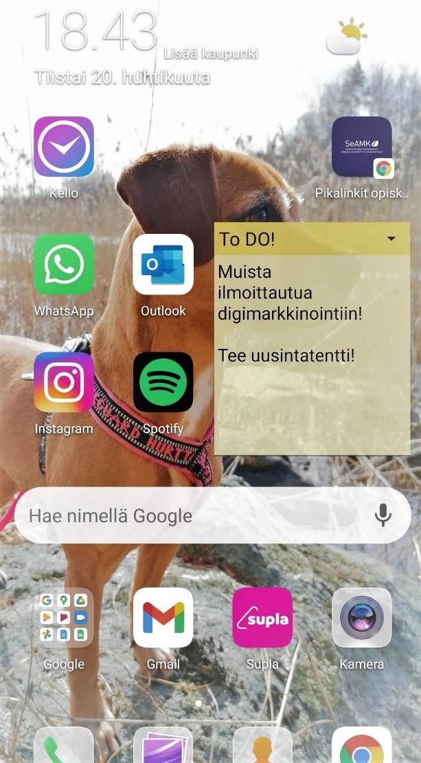 Kuvakaappaus puhelimen näytöstä, jossa näkyy sovellusten kuvakkeita sekä keltainen muistilappu.
