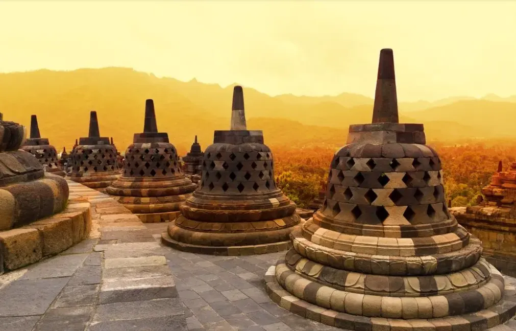 Rekomendasi 5 Destinasi Wisata Religi Populer di Indonesia
