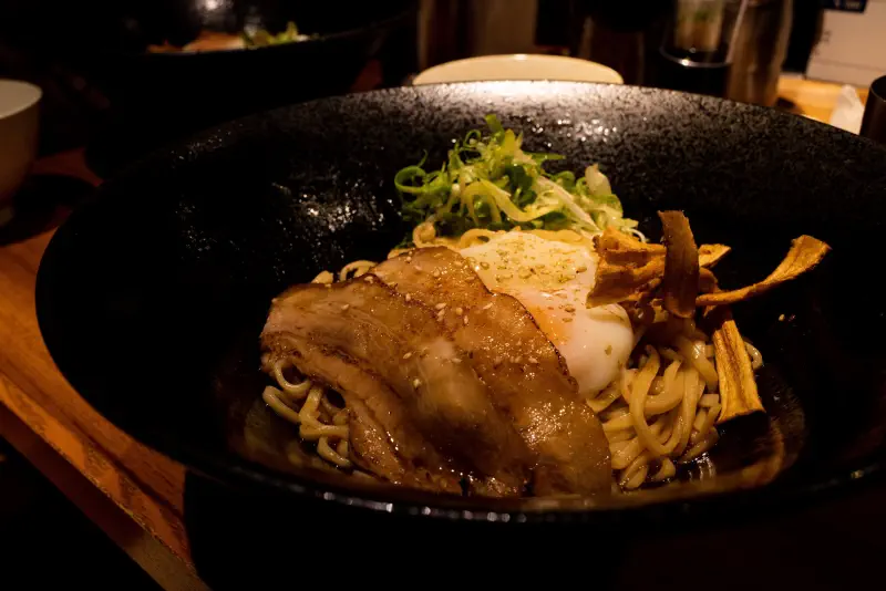 見えない始まりを、上まで返してから食べる