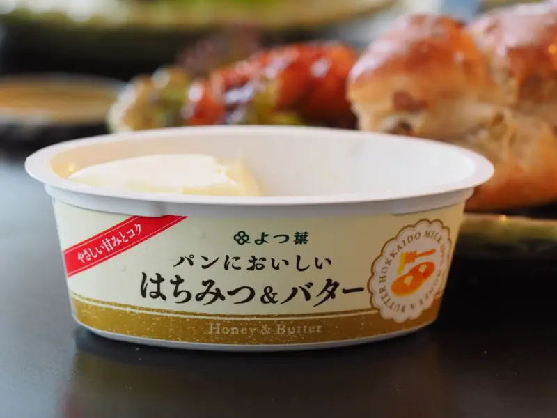 具を置く前の白さが、パンの面を先に決めていた