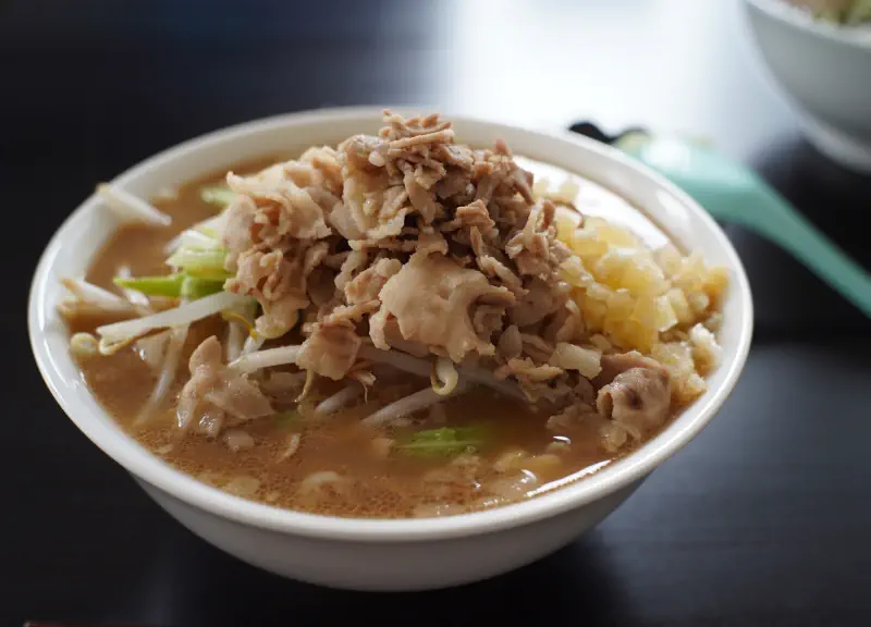 箸を入れる前、椀のいちばん高いところが揺れた