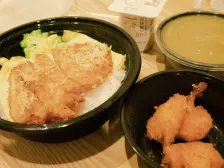 鶏カツオムカレー（250円ぐらい）を食べた