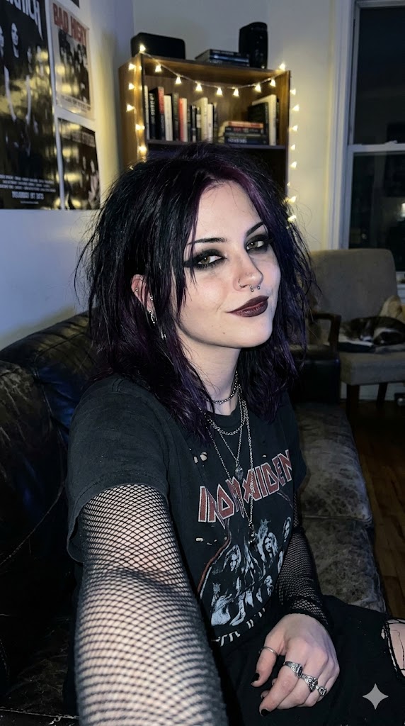 Raven, 18 — realistic AI girlfriend on Secret Stars