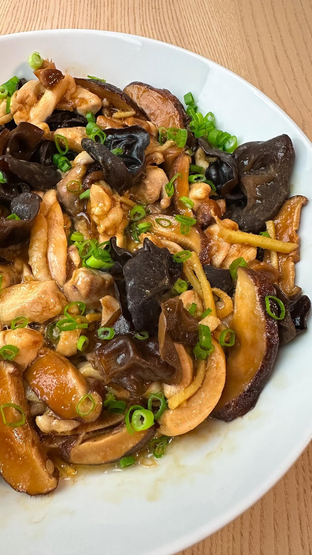 Steamed Chicken with Mushrooms (冬菇蒸滑雞)
