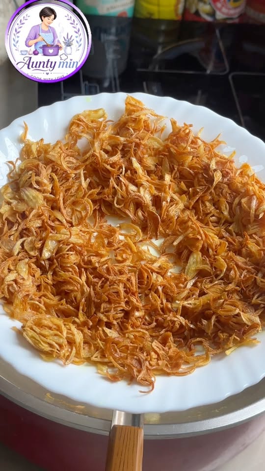Burmese Fried Shallot Oil (Kyet Thon Ni Si Chet)