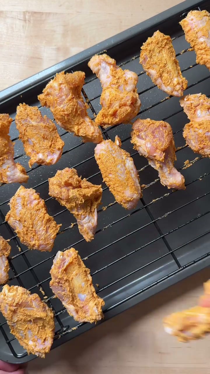 Crispy Oven-Baked Honey Sesame Sriracha Chicken Wings
