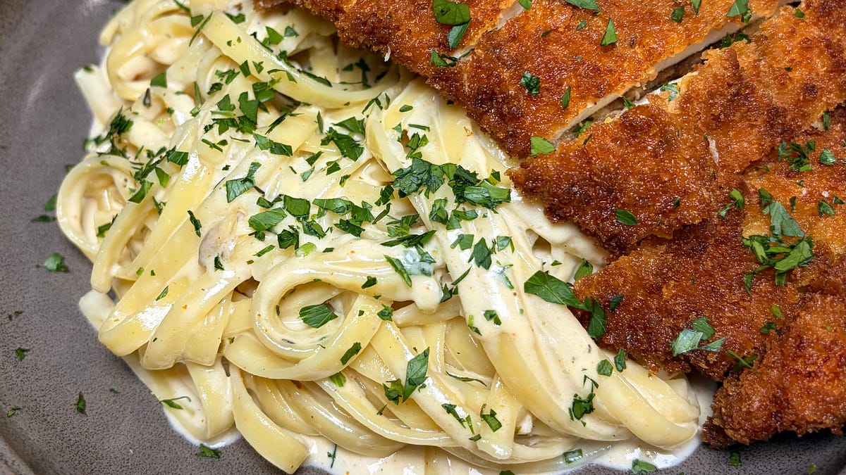 Crispy Chicken Alfredo Pasta
