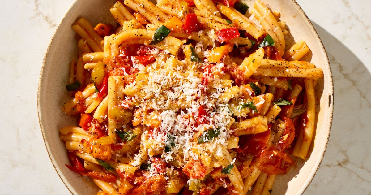Pasta with Smothered Tomatoes and Sweet Peppers