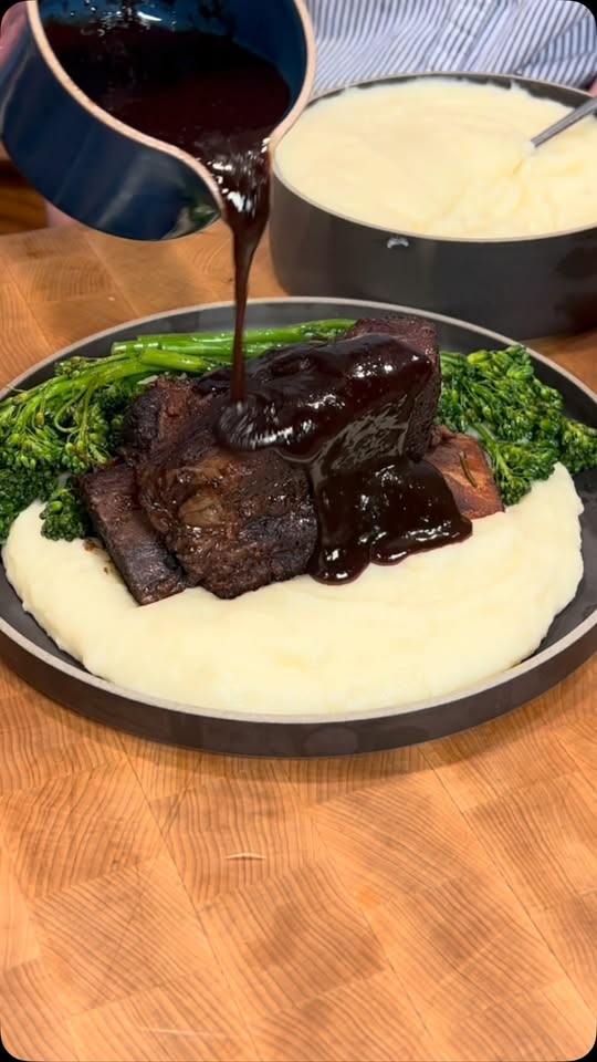 Braised Short Ribs with Garlic Mashed Potatoes