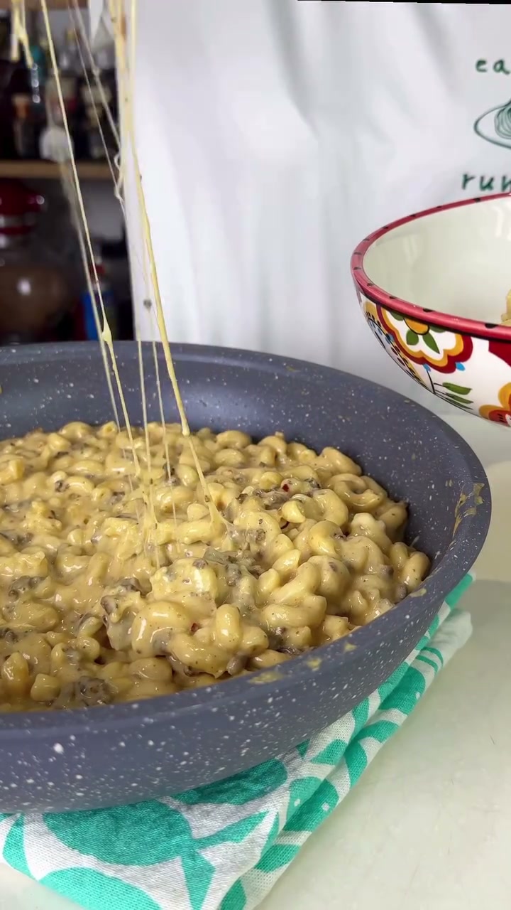 One-Pot Spicy Beef Mac & Cheese