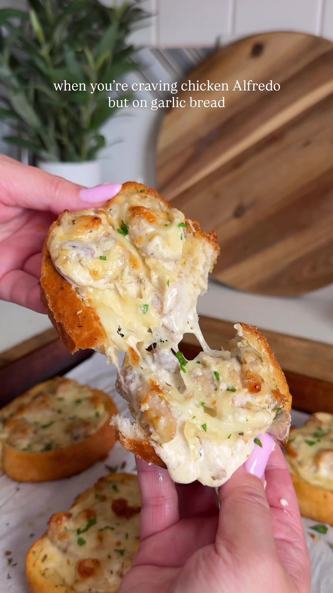 Cheesy Chicken Alfredo Garlic Bread