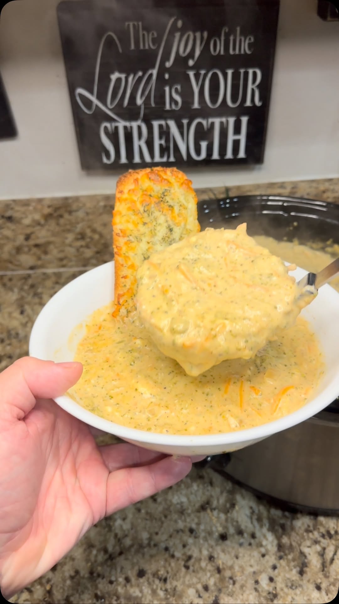 Crockpot Broccoli Cheddar Soup
