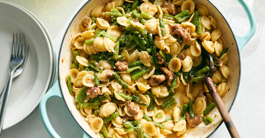 Pasta With Green Bean Ragù
